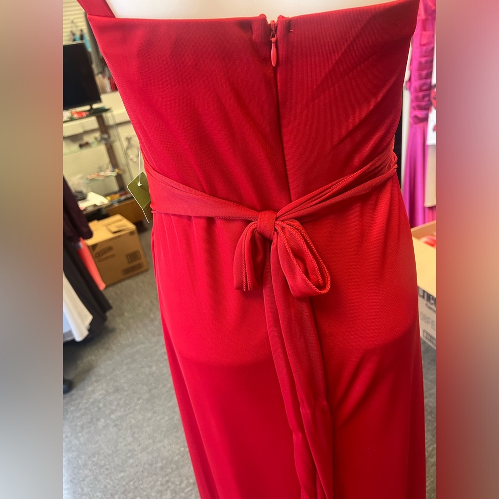 Red Gown - Picture 4 of 6